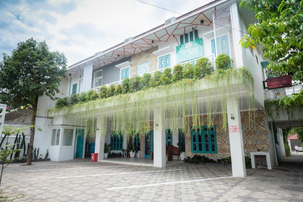 The Premiere Siti Hotel Jember Exterior photo